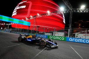 Nov 21, 2024; Las Vegas, Nevada, USA; Williams Racing driver Franco Colapinto of Argentina (43) drives during the Formula 1 Heineken Silver Las Vegas Grand Prix at Las Vegas Circuit. Mandatory Credit: Lucas Peltier-Imagn Images