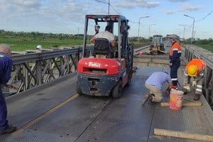 El retiro del puente metálico de emergencia permitirá la habilitación normal del tránsito en el viaducto. Crédito: Gentileza.