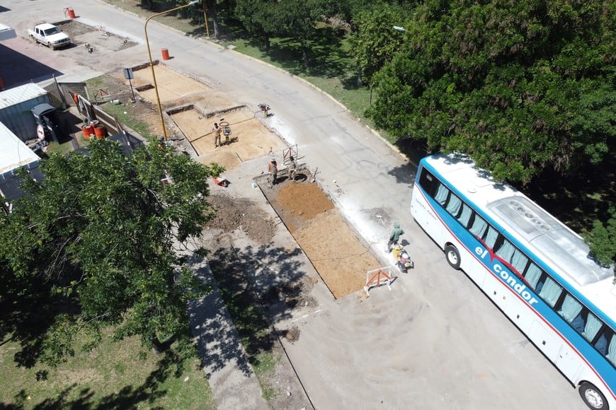 Así se ve desde arriba la calle interna de la estación de micros local.