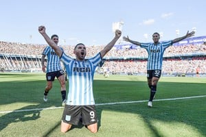 Racing alcanzó la gloria en Paraguay. En la Nueva Olla como escenario de una nueva final, la Academia se impuso con amplitud ante Cruzeiro y se coronó campeón de la Copa Sudamericana 2024. Foto: Prensa Racing. 