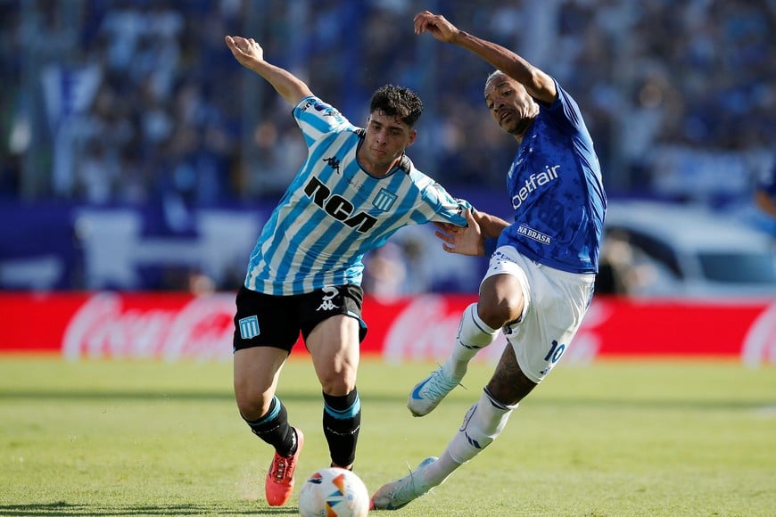 Soccer Football - Copa Sudamericana - Final - Racing Club v Cruzeiro - Estadio La Nueva Olla, Asuncion, Paraguay - November 23, 2024
Racing Club's Juan Nardoni in action with Cruzeiro's Matheus Pereira REUTERS/Cesar Olmedo