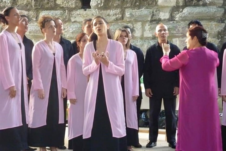 Schola Cantorum Coralina, agrupación coral cubana, dirigida por Alina Orraca.