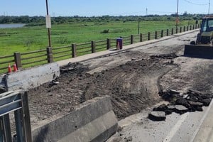 El retiro del puente metálico de emergencia permitirá la habilitación normal del tránsito en el viaducto. Crédito: Gentileza.