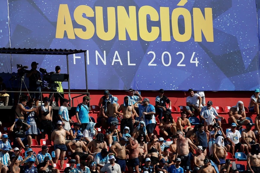 Soccer Football - Copa Sudamericana - Final - Racing Club v Cruzeiro - Estadio La Nueva Olla, Asuncion, Paraguay - November 23, 2024
Racing Club fans inside the stadium before the match REUTERS/Cesar Olmedo