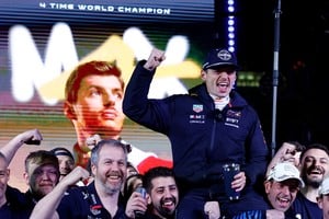 Formula One F1 - Las Vegas Grand Prix - Las Vegas Strip Circuit, Las Vegas, Nevada, United States - November 24, 2024
Red Bull's Max Verstappen celebrates with team after winning the 2024 F1 world championship title REUTERS/Evelyn Hockstein