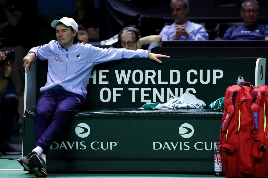 Tennis - Davis Cup Finals - Quarter Final - Italy v Argentina - Palacio de Deportes Jose Maria Martin Carpena Arena, Malaga, Spain - November 21, 2024
Argentina captain Guillermo Coria watches the match between Italy's Jannik Sinner and Argentina's Sebastian Baez REUTERS/Juan Medina