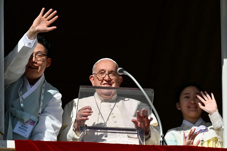 Pope Francis leads the Angelus prayer from his window, at the Vatican, November 24, 2024.   Vatican Media/­Simone Risoluti/Handout via REUTERS    ATTENTION EDITORS - THIS IMAGE WAS PROVIDED BY A THIRD PARTY.