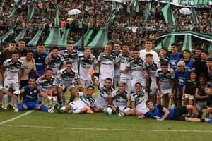 El festejo del plantel del Torito. Crédito: Prensa Nueva Chicago