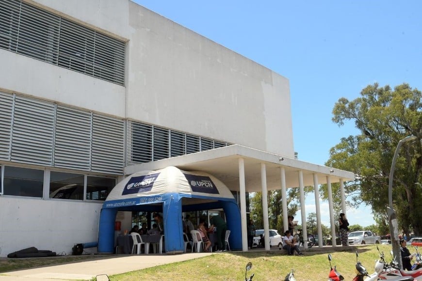 "UPCN Cerca" en el Hospital Iturraspe ofreció servicios de salud gratuitos. Crédito: Guillermo Di Salvatore.