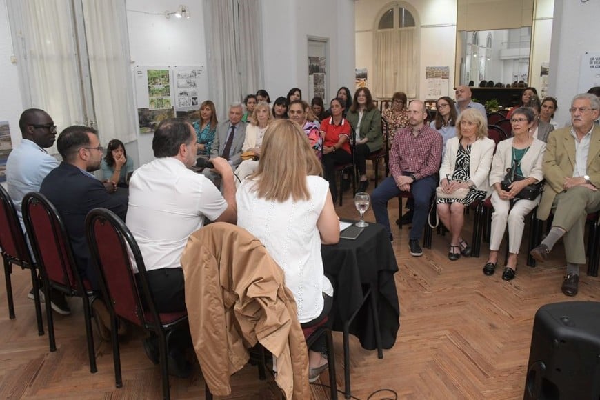 La Alianza Francesa de Santa Fe fue el escenario del significativo encuentro. Crédito: Luis Cetraro.