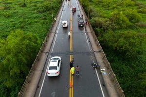 Complicaciones en la segunda jornada del tránsito liberado en el Puente Carretero. Crédito: Fernando Nicola