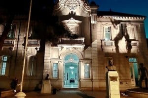 El IES N° 7 funciona en horario nocturno en el edificio que también cobija los niveles inicial, primario y medio.