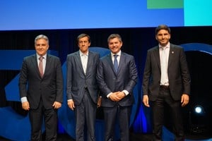 Gobernadores: Martín Llaryora (Córdoba); Carlos Sadir (Jujuy), Marcelo Orrego (San Juan) y Maximiliano Pullaro (Santa Fe).