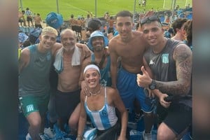 La familia Orguelt en La Olla de Asunción. La víctima, Pedro, se puede ver en el borde derecho de la foto. Gentileza