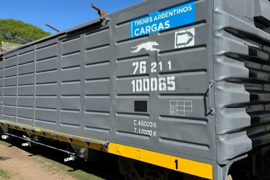 TAC lleva a cabo un proyecto de reconversión de vagones que consiste en transformar vagones cerrados de carga general (CT 19) en vagones graneleros (CT 76). Foto: Trenes Argentinos Cargas.