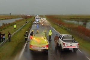 Rutas nacionales trágicas. El accidente de este miércoles en la mañana en RN 33 conmociona a la región. Crédito: Bomberos de Venado Tuerto.