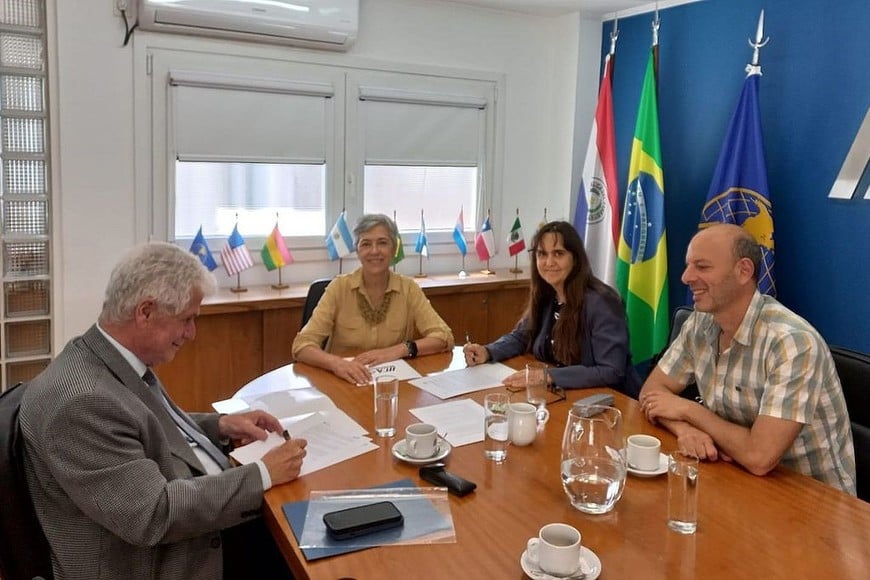 El presidente de Cabio, Dr. Roberto Rapela, y la vicepresidenta de Mapo, Ing. Agr. Mariana del Pino, encabezaron la firma del convenio.