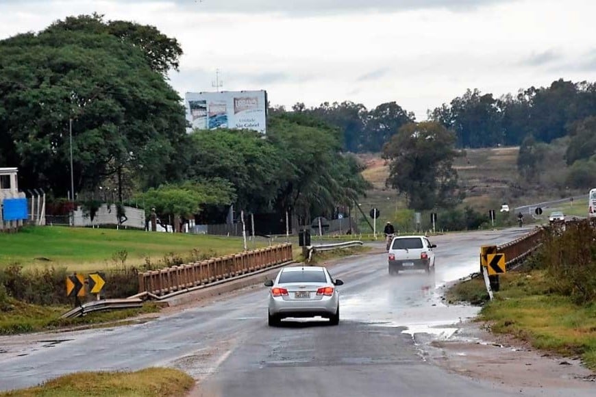 Hay tramos de la BR-290 que están muy deteriorados. La imagen corresponde a la salida de la localidad de São Gabriel.