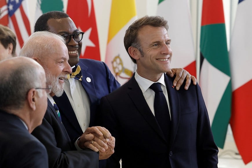 French President Emmanuel Macron, Brazil’s President Luis Ignacio Lula da Silva and African Development Bank President Akinwumi Adesina talk ahead of a session on Artificial Intelligence (AI), Energy, Africa and Mediterranean on the second day of the G7 summit in Borgo Egnazia, Italy, June 14, 2024. REUTERS/Louisa Gouliamaki