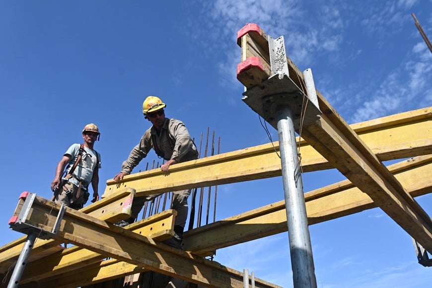 La articulación público-privada atraerá inversiones, y generará más empleo en las obras públicas, aseguró el concejal Lucas Simoniello.