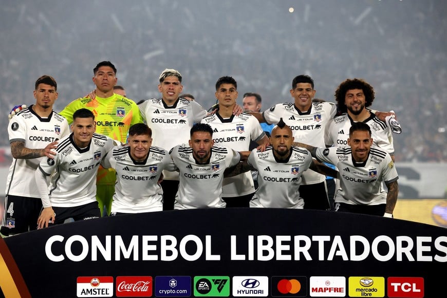 Soccer Football - Copa Libertadores - Quarter Final - First Leg - Colo Colo v River Plate - Estadio Monumental, Santiago, Chile - September 17, 2024 
Colo Colo players pose for a team group photo before the match REUTERS/Ivan Alvarado