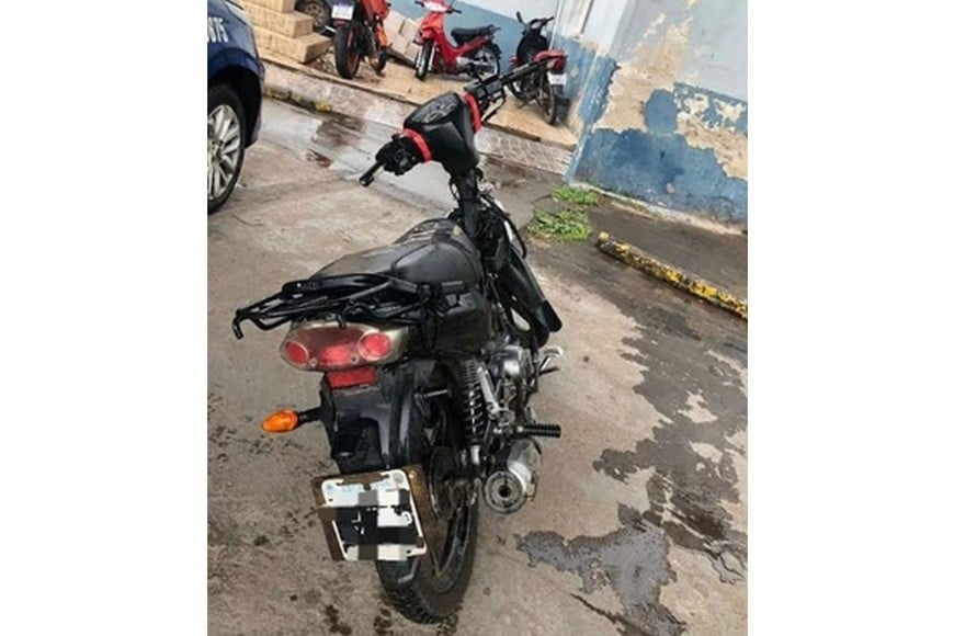 Esta moto fue secuestrada por haber sido robada hace 8 años. Crédito: Unidad Regional XVII.