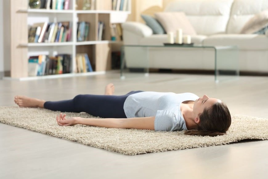 La savasana ofrece un descanso profundo para cuerpo y mente.