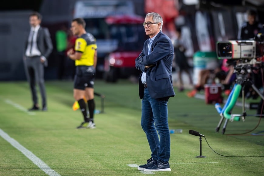 Holan dirigirá su primer partido en el Gigante.