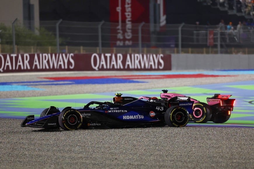 Formula One F1 - Qatar Grand Prix - Lusail International Circuit, Lusail, Qatar - December 1, 2024 
Williams' Franco Colapinto and Alpine's Esteban Ocon crash after starting the race REUTERS/Rula Rouhana