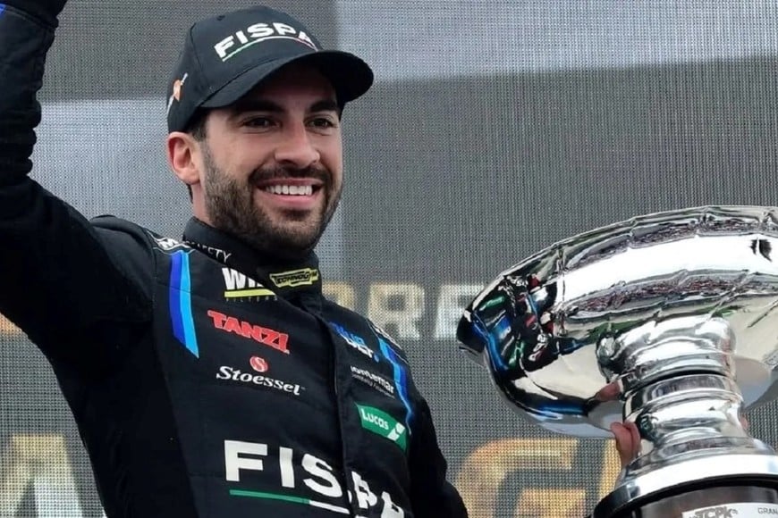 Julián Santero celebrando el título.