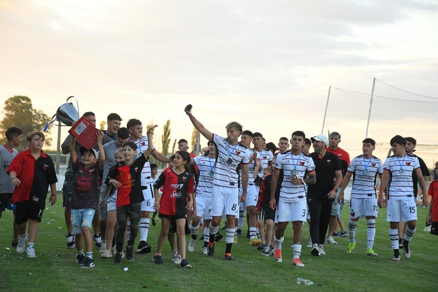 Colón, otro campeonato en Liga. Los de Minella ganaron el Clausura 2024. Manuel Fabatía