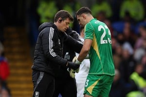 Soccer Football - Premier League - Chelsea v Aston Villa - Stamford Bridge, London, Britain - December 1, 2024 
Aston Villa's Emiliano Martinez receives medical attention after sustaining an injury REUTERS/Ian Walton EDITORIAL USE ONLY. NO USE WITH UNAUTHORIZED AUDIO, VIDEO, DATA, FIXTURE LISTS, CLUB/LEAGUE LOGOS OR 'LIVE' SERVICES. ONLINE IN-MATCH USE LIMITED TO 120 IMAGES, NO VIDEO EMULATION. NO USE IN BETTING, GAMES OR SINGLE CLUB/LEAGUE/PLAYER PUBLICATIONS. PLEASE CONTACT YOUR ACCOUNT REPRESENTATIVE FOR FURTHER DETAILS..