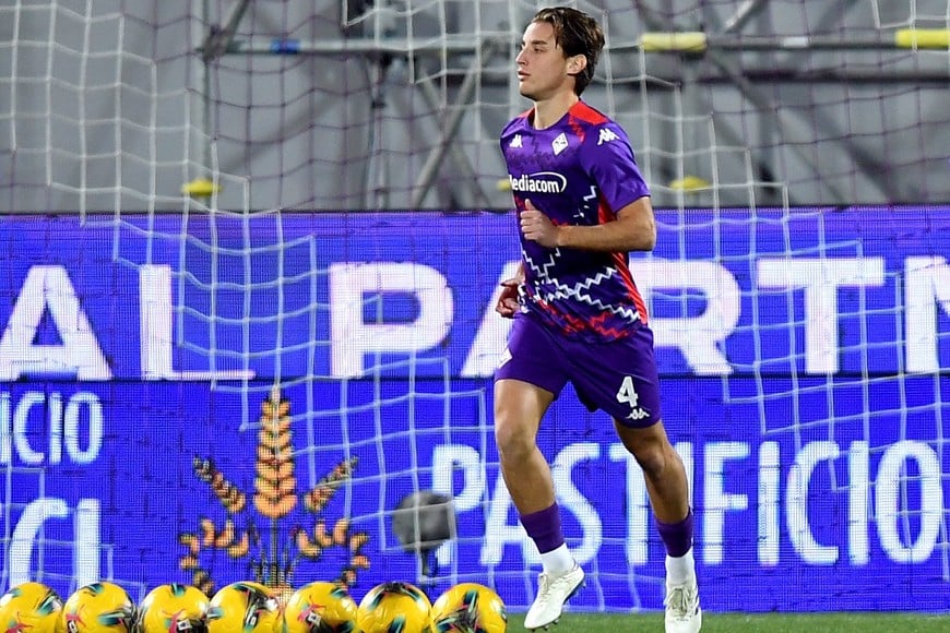 Soccer Football - Serie A - Fiorentina v Inter Milan - Stadio Artemio Franchi, Florence, Italy - December 1, 2024
Fiorentina's Edoardo Bove during the warm up before the match REUTERS/Jennifer Lorenzini