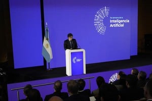 “La inteligencia artificial no es ni más ni menos que el último peldaño de esta larga cadena de destino humano", sostuvo Milei  en la apertura de la Semana de la Inteligencia Artificial, en el Polo Científico Tecnológico. Foto: Presidencia de la Nación.