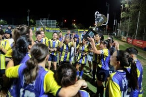 El Quillá, una copa más. En Femenino, las tiburonas se quedaron con el campeonato de la Federación. Matías Pintos