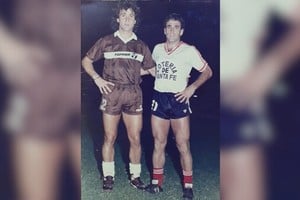 Juan Amador Sánchez, un histórico de Platense y actual coordinador de inferiores, y el Turco Alí. A Platense, el Turco también le marcó goles.