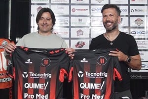 Otra vez juntos los dos. Rafael Maceratesi e Iván Moreno, con una amistad de hace años. Ahora, los destinos se vuelven a dar la mano en Colón: el "Torero" será el Director Deportivo Integral de la entidad sabalero; el ex puntero se ocupará exclusivamente del fútbol profesional (DT y plantel).