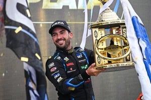 Julián Santero celebrando el título.