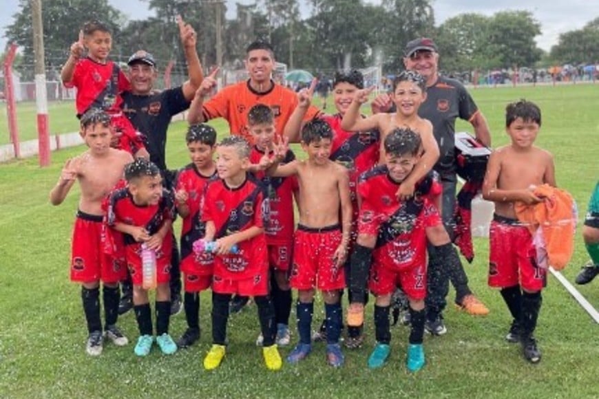 Los pequeños de la séptima de Polideportivo, bicampeones de esta categoría, ya que ganaron el torneo anual 2023.