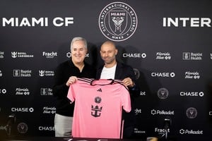 Inter Miami Managing Owner Jorge Mas and the newly appointed head coach Javier Mascherano pose for photos during a press conference, at Chase Stadium in Fort Lauderdale, Florida, U.S., December 3, 2024. REUTERS/Marco Bello