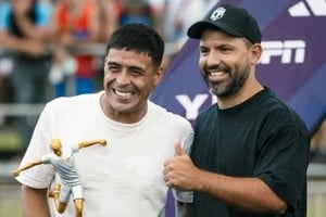 Brian Fernández fue MVP de la Copa Potrero organizada por Kun Aguero. 