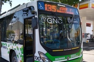 Este colectivo cumple con las normas Euro 6, que reducen las emisiones contaminantes de dióxido de carbono y la emisión sonora.