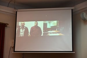 Los hermanos Pérez, en la primera jornada de debate por videoconferencia desde la cárcel. Foto: Flavio Raina