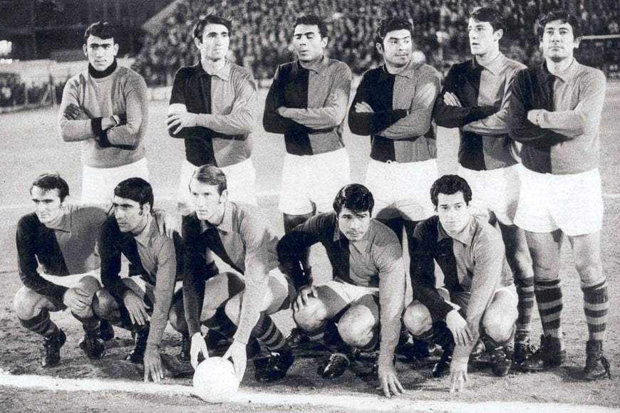 Equipo de Colón de los '60. Drago; Sanitá, Di-Meola, Lezcano, Lo Bello y Merenque, Borgogno, Colman, Mottura, Ceballos y Balbuena.