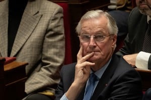 El primer ministro francés, Michel Barnier, reacciona durante un debate sobre las mociones de censura contra el Gobierno en la Asamblea Nacional en París, Francia, el 4 de diciembre de 2024. Xinhua.