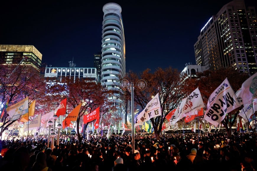 People attend a candlelight vigil condemning South Korean President Yoon Suk Yeol's surprise declaration of martial law last night, which was reversed hours later, and to call for his resignation, in Seoul, South Korea, December 4, 2024. REUTERS/Kim Kyung-Hoon