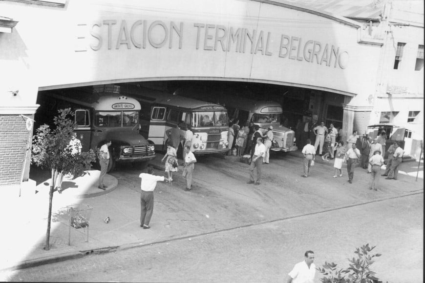 La vieja estación de ómnibus antes de mudarse a calle Belgrano.