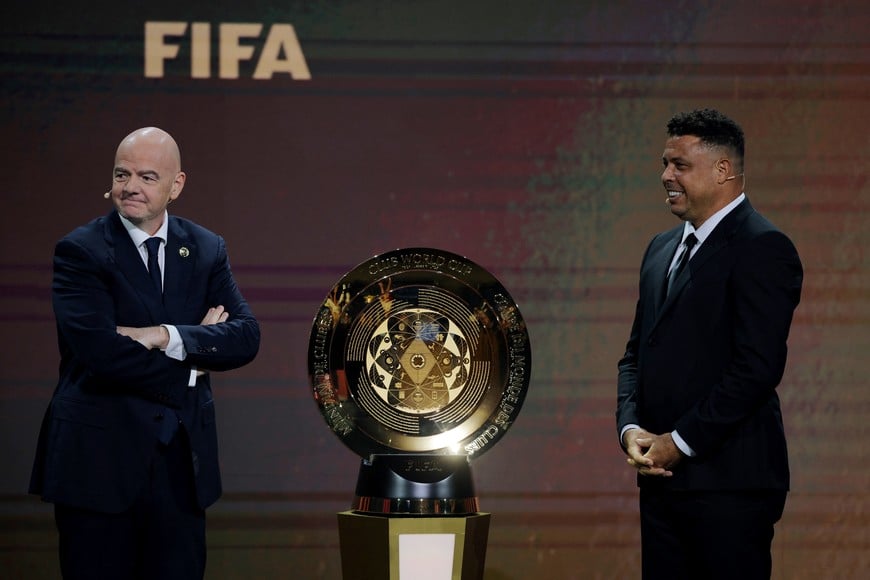 Soccer Football - Club World Cup - Draw - Miami, Florida, United States - December 5, 2024
FIFA president Gianni Infantino and Ronaldo unveil the trophy before the draw REUTERS/Brian Snyder