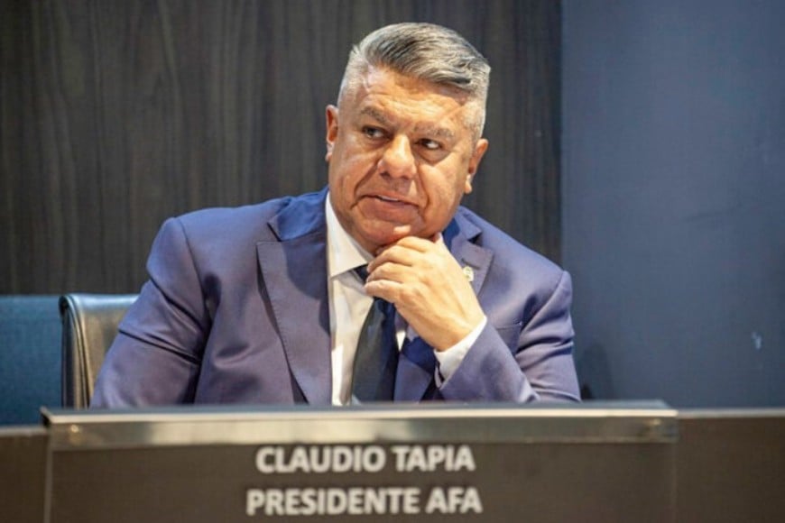 Contra el modelo que impulsa el gobierno nacional, Claudio “Chiqui” Tapia, presidente de AFA, defiende la continuidad de los clubes como entidades sin fines de lucro.