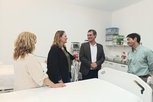 El nuevo sector cuenta con tres habitaciones de internación dobles, con sus respectivos servicios sanitarios e instalaciones, que se anexan a las habitaciones de internación existentes para alcanzar un total de 24 plazas disponibles.